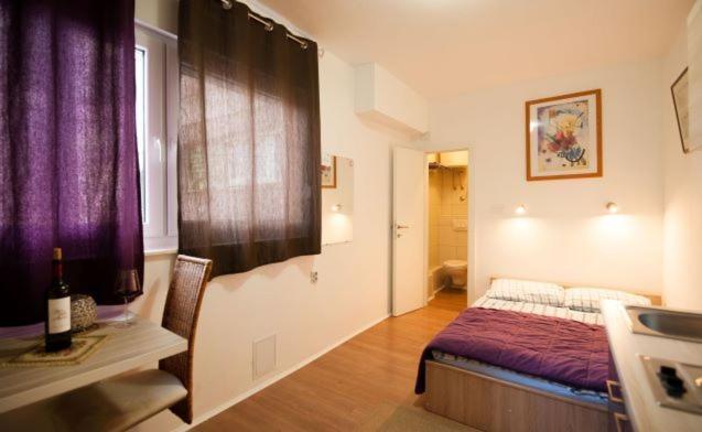Centar 2 Private Room With Ensuite And Kitchenette Split Eksteriør bilde