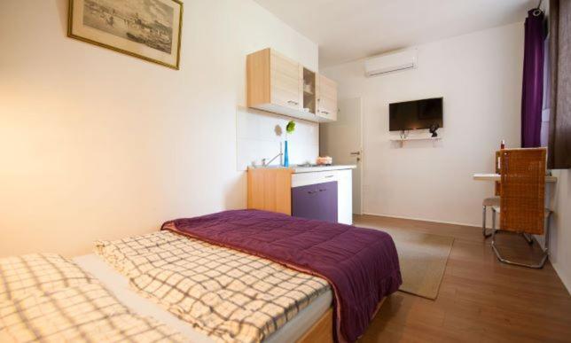 Centar 2 Private Room With Ensuite And Kitchenette Split Eksteriør bilde